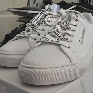 Calvin Klein Women's Ciyan Sneaker Size 8 1/2